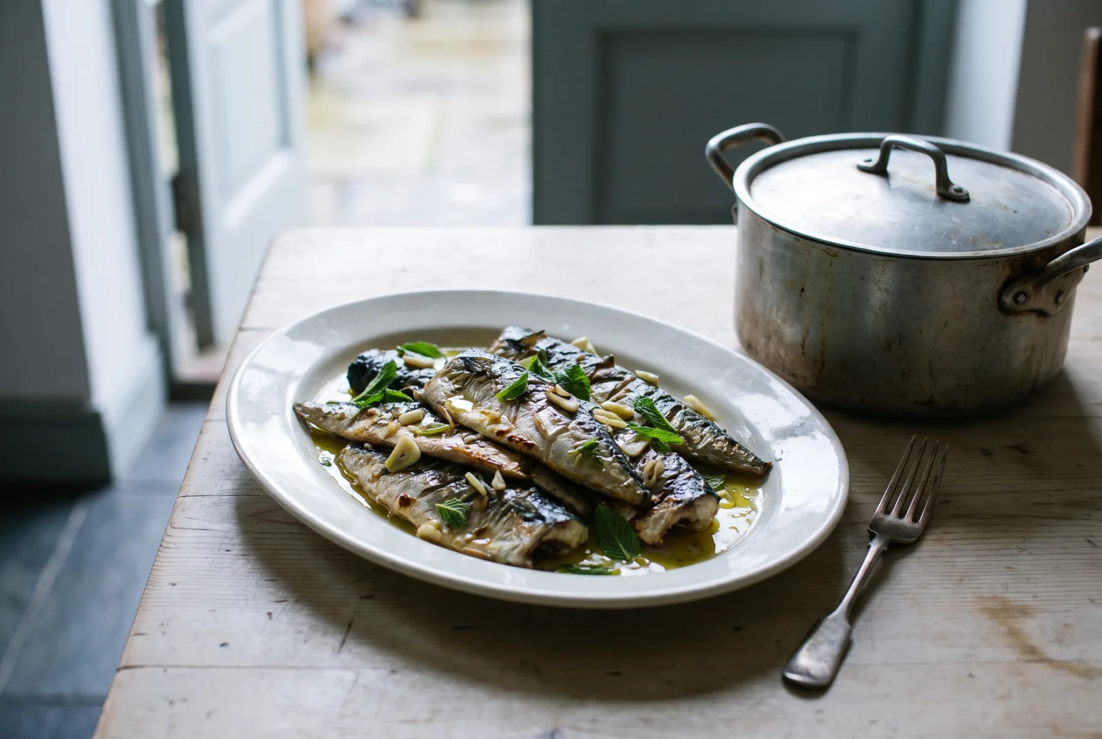 Grilled Mackerel Fillets with Garlic and Mint Sauce