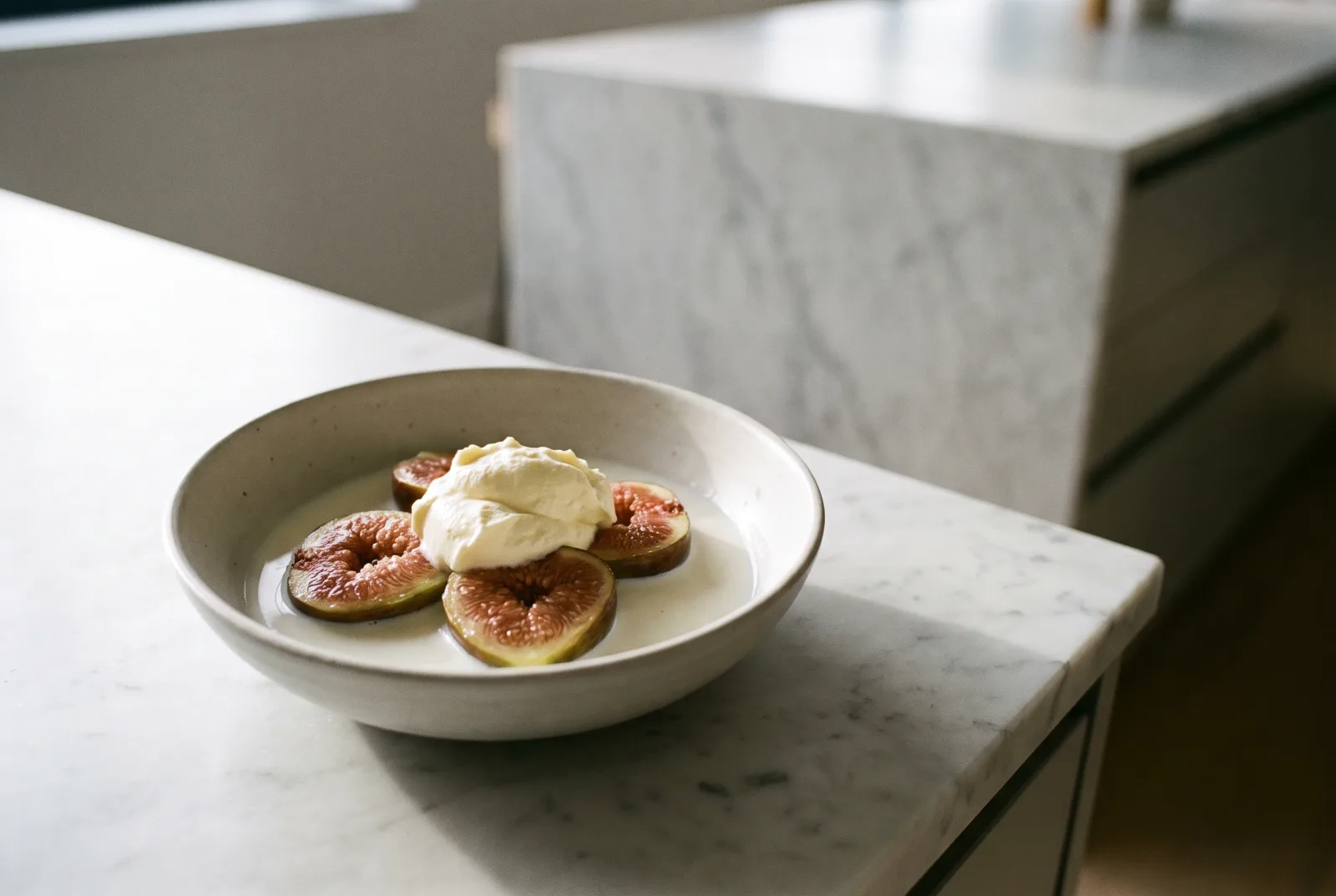 İncir Uyutması | Aegean-Style Fresh Fig and Milk Dessert with Clotted Cream